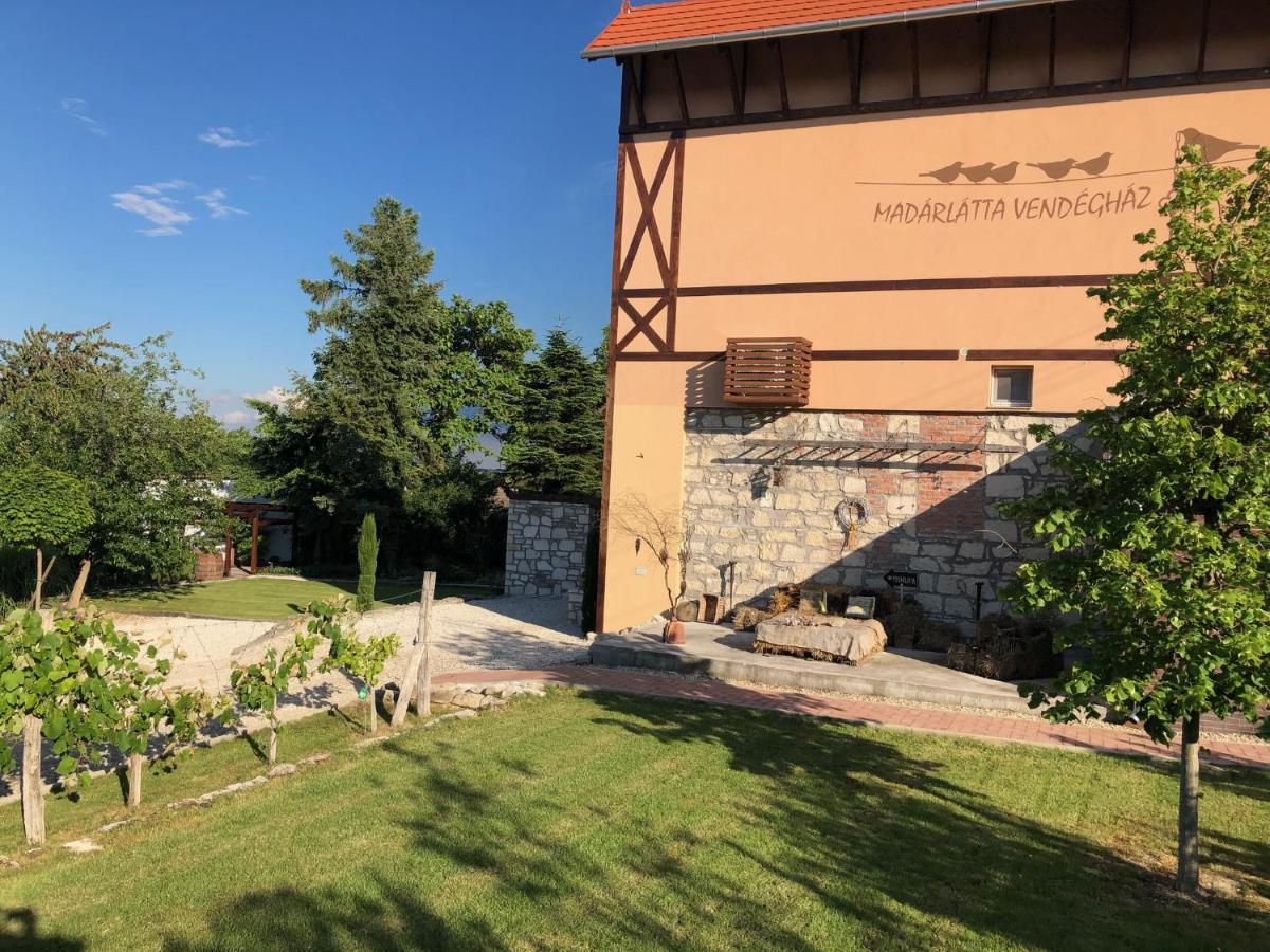 Madarlatta Vendeghaz Hotel Fertorakos Ngoại thất bức ảnh