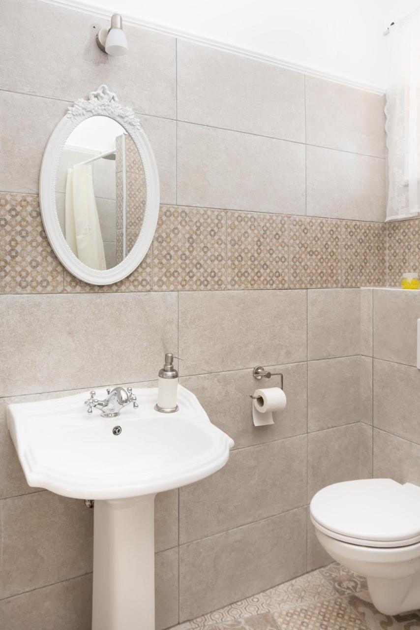 Madarlatta Vendeghaz Hotel Fertorakos Ngoại thất bức ảnh