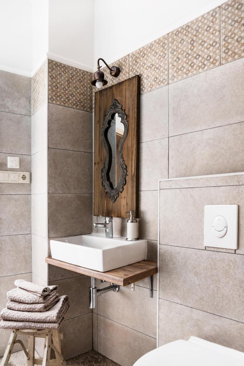 Madarlatta Vendeghaz Hotel Fertorakos Ngoại thất bức ảnh